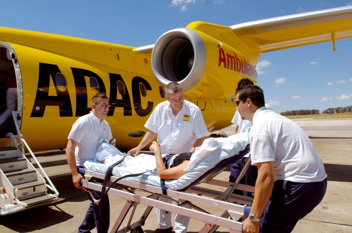 ADAC Krankenrücktransport. Weiterer Text über ots und www.presseportal.de/nr/122834 / Die Verwendung dieses Bildes ist für redaktionelle Zwecke honorarfrei. Veröffentlichung bitte unter Quellenangabe: “obs/ADAC SE”