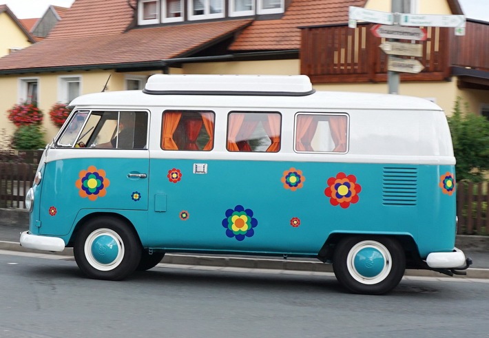 Volkswagen T1 Bulli als Camper aus den 1960er Jahren – Quelle: pixabay Weiterer Text über ots und www.presseportal.de/nr/134888 / Die Verwendung dieses Bildes ist für redaktionelle Zwecke honorarfrei. Veröffentlichung bitte unter Quellenangabe: “obs/Missing Car Register GmbH”