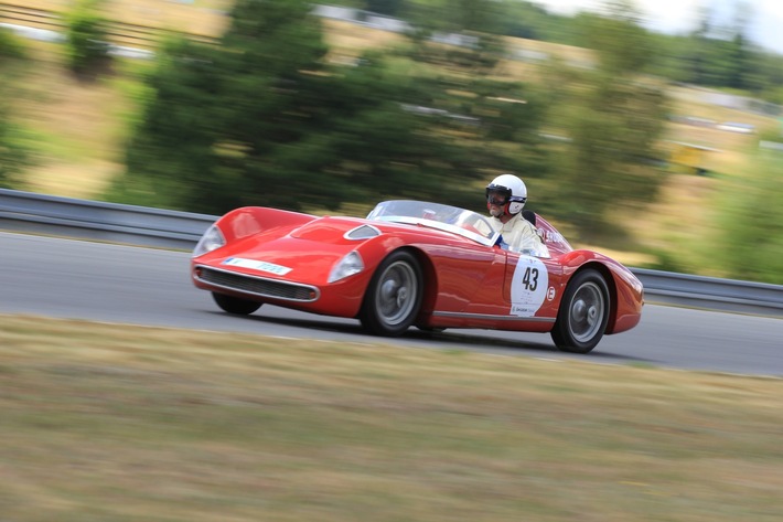 Der SKODA 1100 OHC aus dem Baujahr 1958 besitzt eine aufregend designte Sportwagenkarosserie aus glasfaserverstärktem Kunststoff. Der 92 PS starke Vierzylindermotor erhielt eine damals wegweisende OHC-Ventilsteuerung. Weiterer Text über ots und www.presseportal.de/nr/28249 / Die Verwendung dieses Bildes ist für redaktionelle Zwecke honorarfrei. Veröffentlichung bitte unter Quellenangabe: “obs/Skoda Auto Deutschland GmbH”