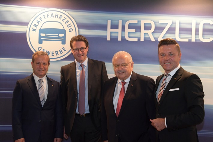 Verkehrsminister Andreas Scheuer (2.v.l.) wurde bei der 47. Bundestagung vom ZDK-Präsidium Thomas Peckruhn, Jürgen Karpinski und Wilhelm Hülsdonk (v.l.) begrüßt. Weiterer Text über ots und www.presseportal.de/nr/7865 / Die Verwendung dieses Bildes ist für redaktionelle Zwecke honorarfrei. Veröffentlichung bitte unter Quellenangabe: “obs/Zentralverband Deutsches Kraftfahrzeuggewerbe/ProMotor”