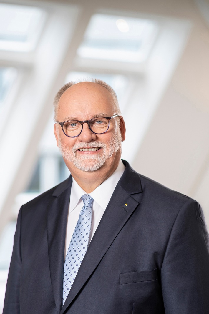 ADAC Verkehrspräsident Gerhard Hillebrand in DVR Vorstand gewählt Club ist größter Anbieter von DVR Programmen für Verkehrssicherheit